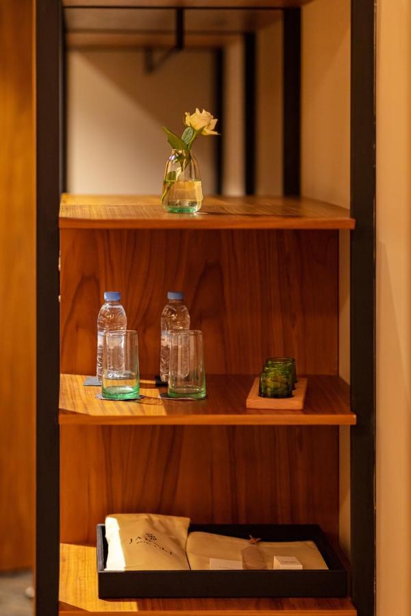 Hotel Jadali & Spa Marrakesz Zewnętrze zdjęcie Bottled water in a hotel room