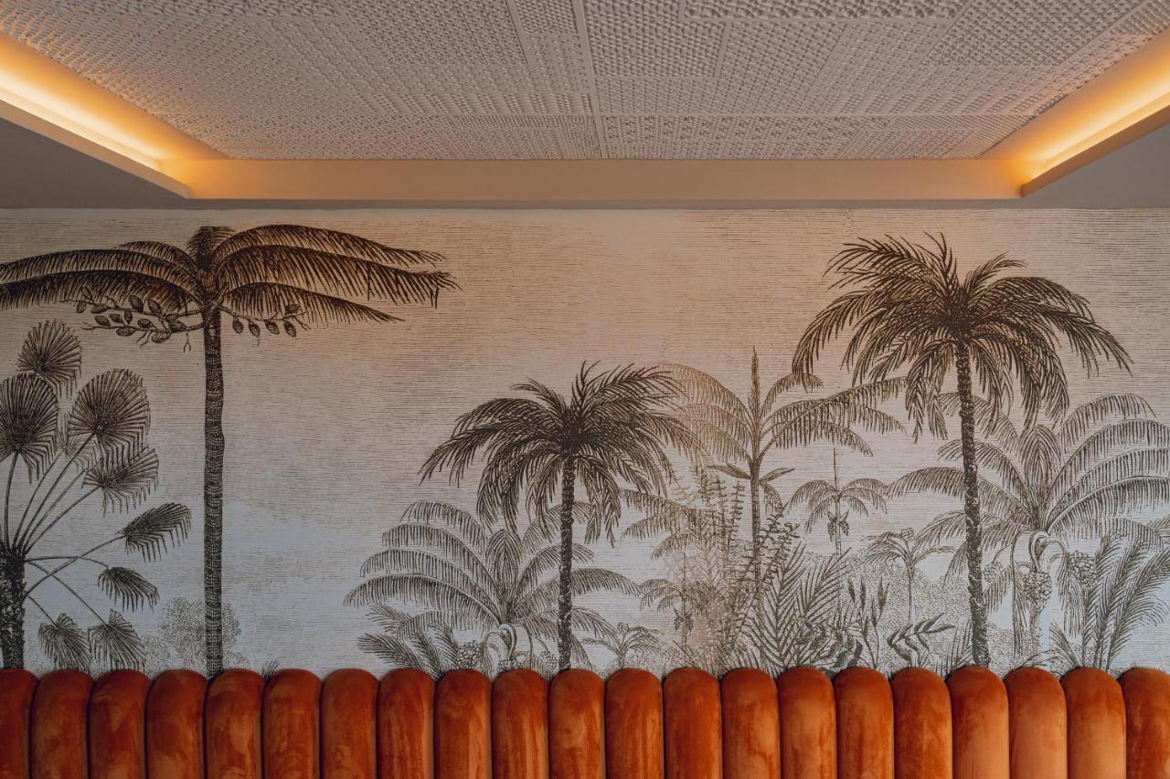Hotel Jadali & Spa Marrakesz Zewnętrze zdjęcie Palm trees on the wall of the lobby